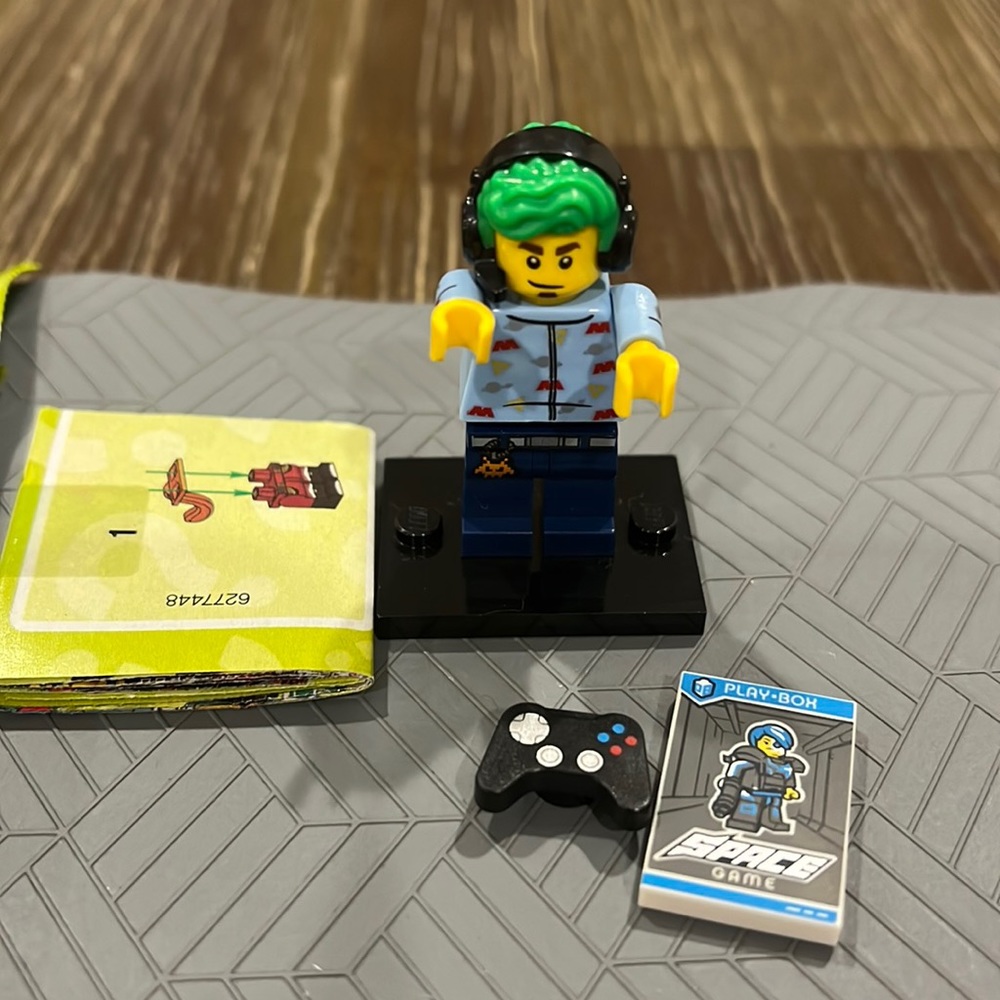 Lego Minifigure Video Game Guy Series 19